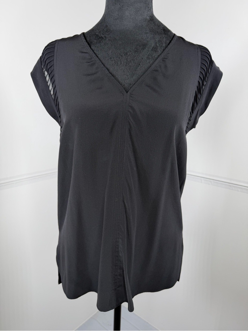 Rebecca Taylor 100% Silk Black V-Neck Blouse Pleated Sheer Sleeve Panels Size 0